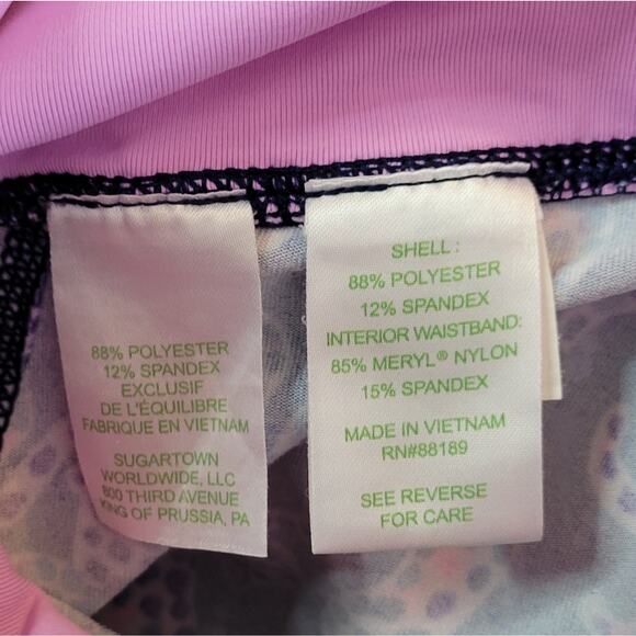 Lilly Pulitzer WEEKENDER HIGH RISE Legging UPF 50 oyster bay nay on the catwalk - Picture 4 of 8